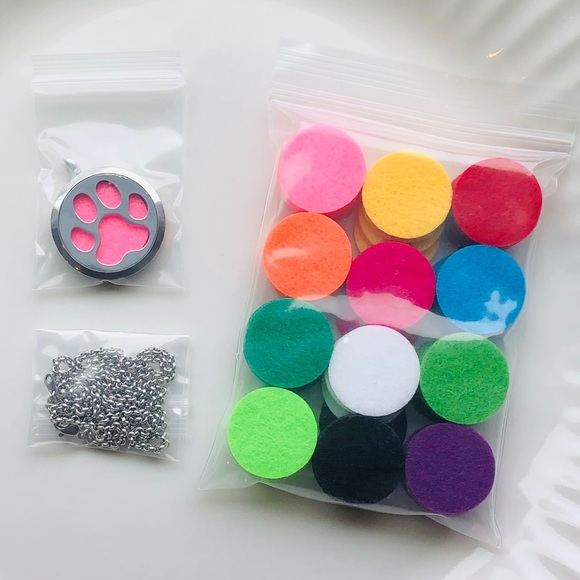Paw Aroma Therapy Essential Oil Diffuser Necklace - Picture 7 of 9